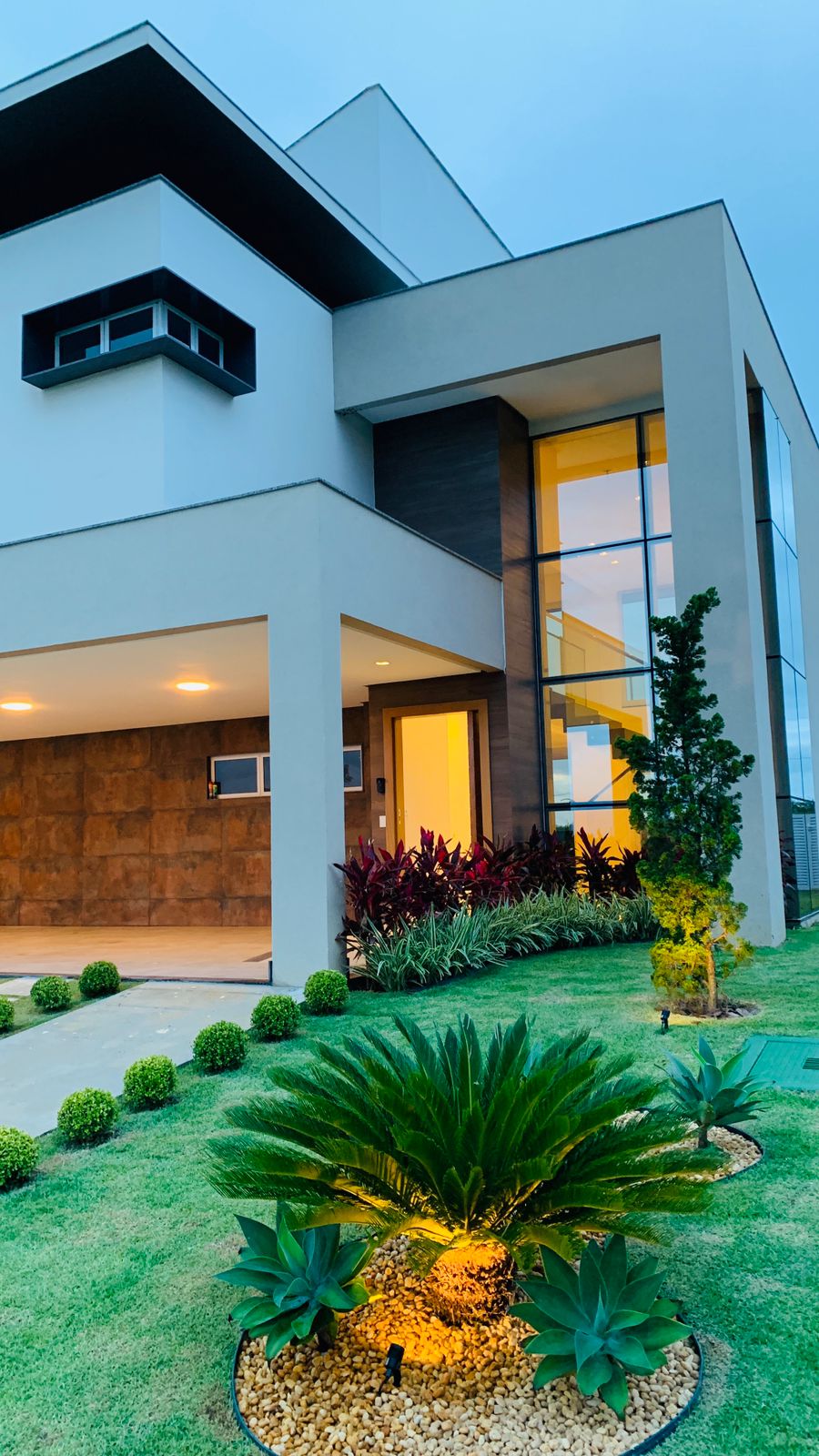Fachada contemporânea da Casa Amary